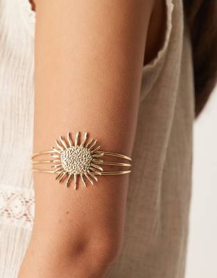 ASOS DESIGN – Oberarmreif in Goldoptik mit Sonnendesign - view 1