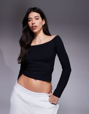 ASOS DESIGN - Oberteil aus Baumwoll-Jersey in Schwarz mit Carmen-Ausschnitt