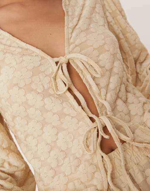 ASOS DESIGN – Oberteil aus Blumenspitze in Cremeweiß mit Bindedetail und Ballonärmeln, Kombiteil, 3 von 4