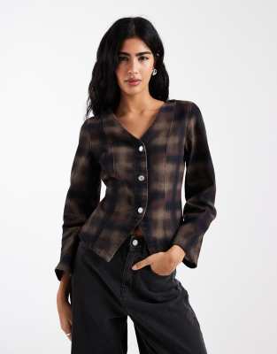 ASOS DESIGN - Oberteil aus Denim mit Karomuster und V-Ausschnitt-Bunt