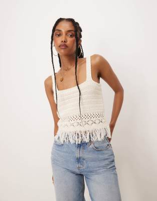 ASOS DESIGN - Oberteil aus Häkelstrick in Ecru mit Fransen-Braun