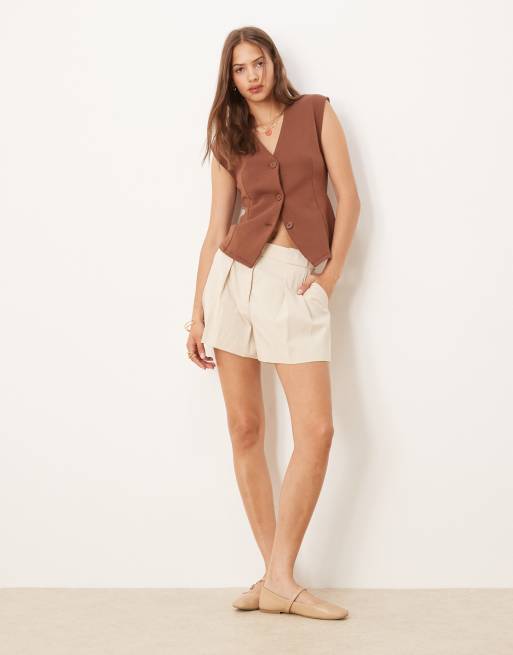 ASOS DESIGN – Oberteil aus Interlock-Stoff in Braun mit V-Ausschnitt und Knopfleiste, 4 von 4