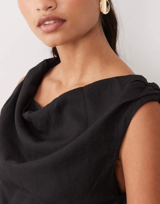 ASOS DESIGN – Oberteil aus Leinenmix in Schwarz mit verdrehtem Träger, 2 von 4
