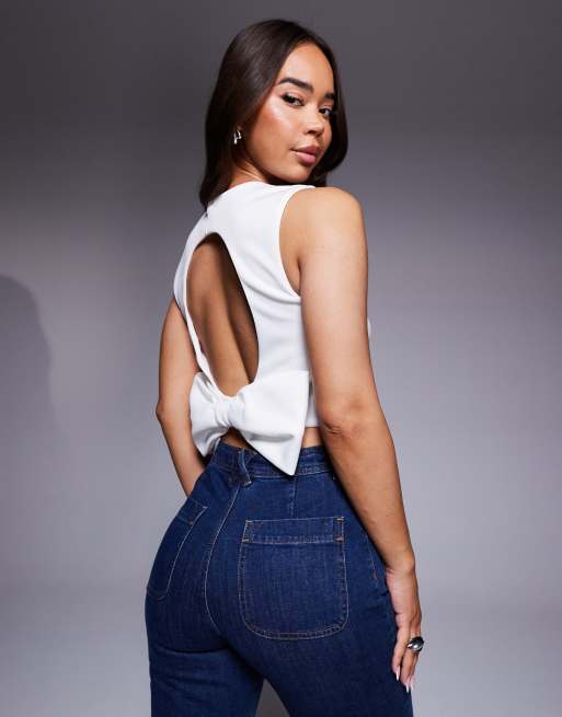 ASOS DESIGN – Oberteil aus Material in Neopren-Optik in Weiß mit Rückenausschnitt