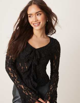 ASOS DESIGN - Oberteil aus strukturierter Spitze in Schwarz mit Bindeband vorne und Rüschendetails