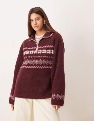 ASOS DESIGN - Oberteil aus Teddyfleece in Pflaume mit platziertem Fair-Isle-Muster in Rosa-Rot