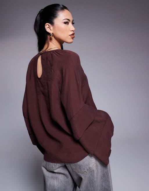 ASOS DESIGN – Oberteil aus weichem Stoff in Braun mit ausgestellten Ärmeln, 4 von 4