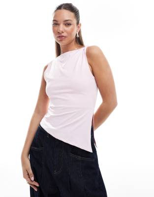 ASOS DESIGN - Oberteil in Babyrosa mit U-Boot-Ausschnitt und verdrehtem Träger