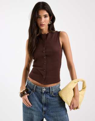 ASOS DESIGN - Oberteil in Braun mit Knopfleiste und U-Boot-Ausschnitt-Keine Farbe