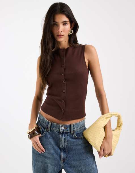 ASOS DESIGN – Oberteil in Braun mit Knopfleiste und U-Boot-Ausschnitt - view 1