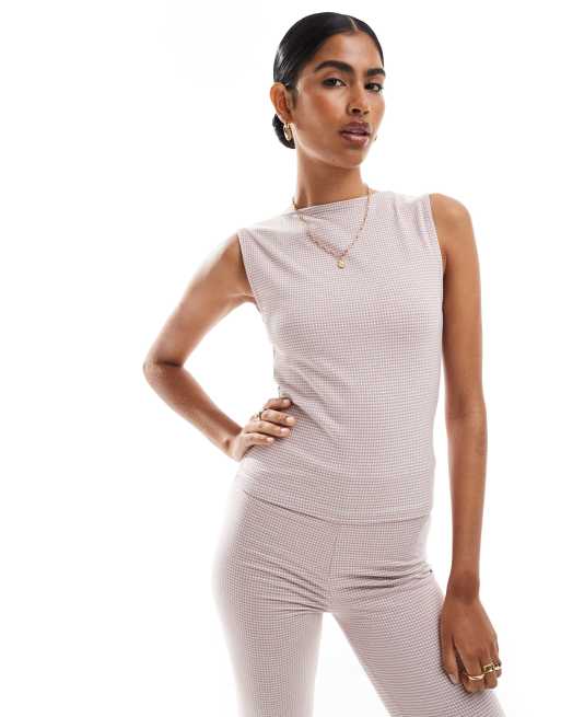 ASOS DESIGN – Oberteil in Braun mit Vichy-Karos und Schlitzausschnitt