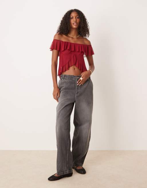 ASOS DESIGN – Oberteil in Burgunderrot mit Rüschen, Carmen-Ausschnitt und geschlitzter Vorderseite, 2 von 4