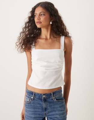 ASOS DESIGN - Oberteil in Creme mit Faltendetail und eckigem Ausschnitt-Weiß