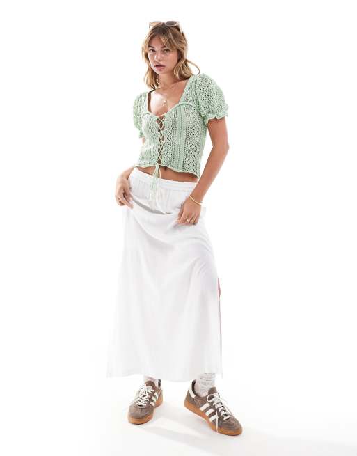 ASOS DESIGN – Oberteil in Grün mit Schnürung, Ziernähten und Puffärmeln, 2 von 4