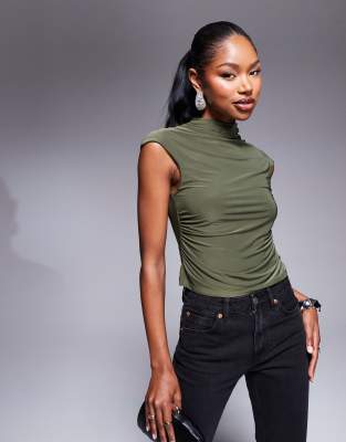 ASOS DESIGN - Oberteil in Khaki mit angesetzten Kappenärmeln und Stehkragen-Grün