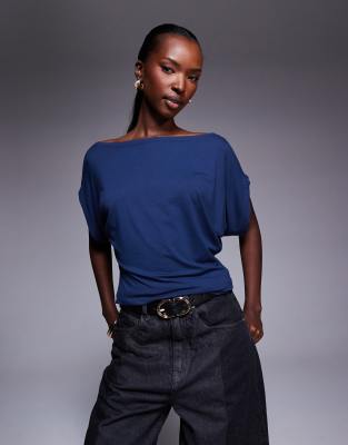 ASOS DESIGN - Oberteil in Marineblau mit kurzen Fledermausärmeln