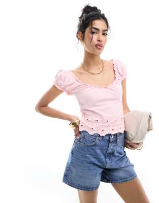 ASOS DESIGN - Oberteil in Rosa mit Milchmädchen-Schnitt und Lochstickerei am Saum-Bunt