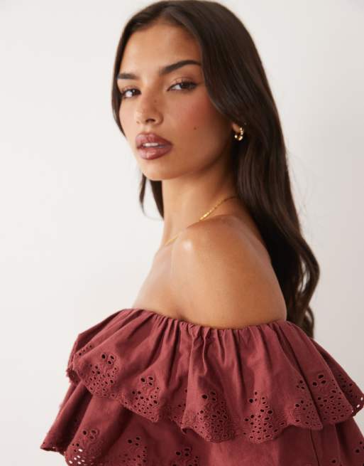 ASOS DESIGN – Oberteil in Rostrot mit Carmen-Ausschnitt und gestuften Rüschen mit Lochstickerei, 4 von 4