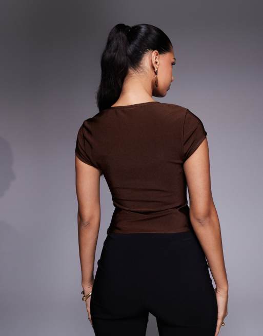 ASOS DESIGN – Oberteil in Schokobraun mit Bandagen-Design, eckigem Ausschnitt und Kappärmeln, 3 von 4