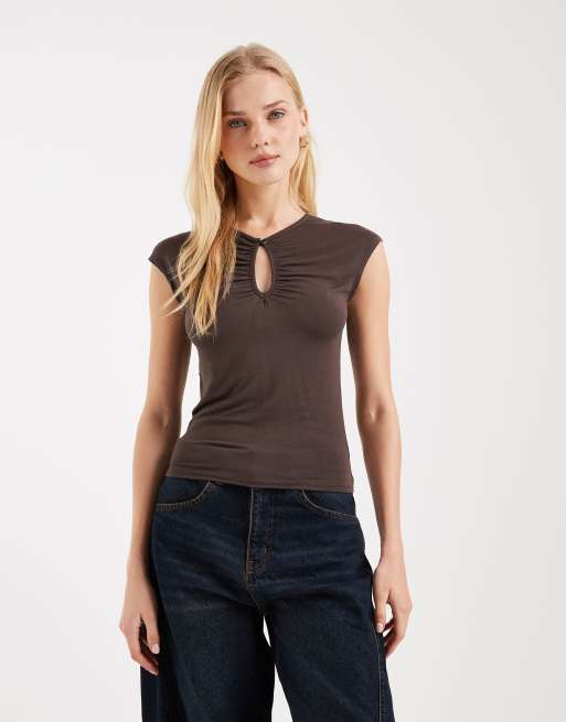 ASOS DESIGN – Oberteil in Schokobraun mit Kappärmeln und Schlüssellochausschnitt, 2 von 4