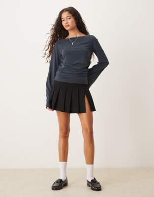 ASOS DESIGN - Oberteil in Schwarz aus Modal mit Pfirsichhaut-Haptik und geraffter Seite