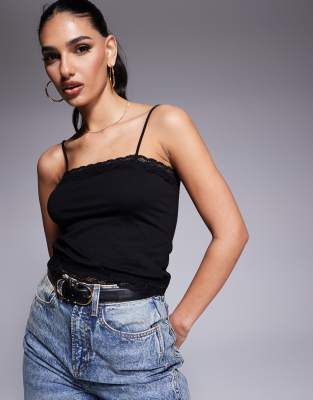 ASOS DESIGN - Oberteil in Schwarz mit Camisole-Trägern und Spitzenborte