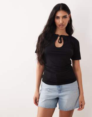 ASOS DESIGN - Oberteil in Schwarz mit Flügelärmeln und Bindedetail