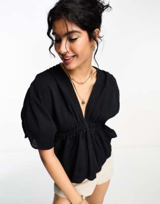 ASOS DESIGN - Oberteil in Schwarz mit Kräuselstruktur, tiefem Ausschnitt und seitlichen Bindebändern