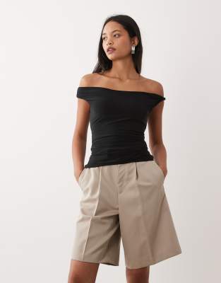 ASOS DESIGN - Oberteil in Schwarz mit Schnürung am Rücken und verdrehtem Schulterdetail