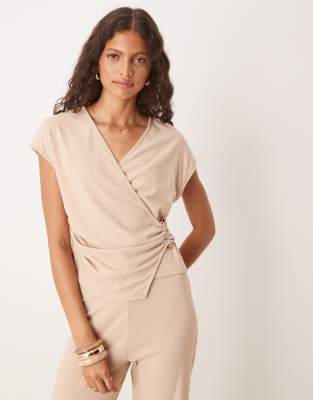 ASOS DESIGN - Oberteil in Steinbeige mit V-Ausschnitt und Wickeldetail, Kombiteil-Neutral