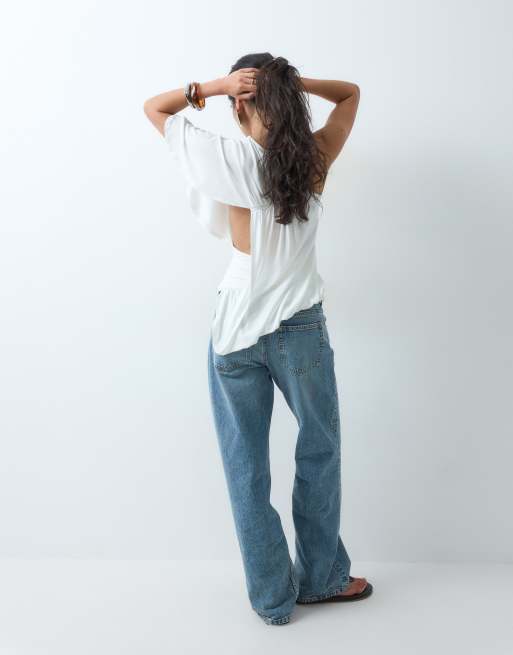 ASOS DESIGN Oberteil mit einem Ärmel und asymmetrischem Drapierungsdetail in Weiß, 3 von 5