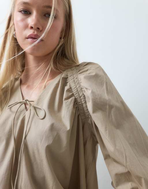 ASOS DESIGN Oberteil mit Raffung und langen Ärmeln in Stone, 2 von 5