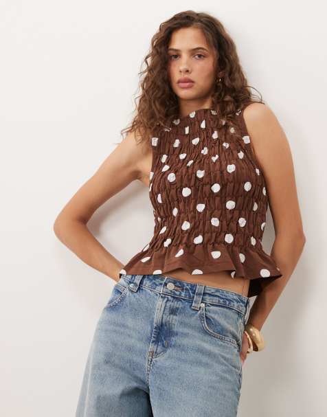 ASOS DESIGN Oberteil mit Smokdetails und U-Boot-Ausschnitt in Braun und Creme mit Polka-Dot-Print - view 1
