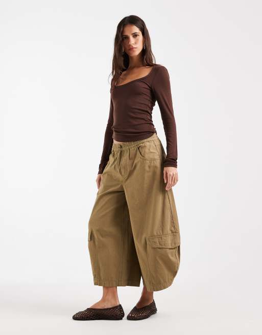 ASOS DESIGN Oberteil mit U-Ausschnitt, langen Ärmeln und Lyocell-Mix in Schokobraun, 2 von 4