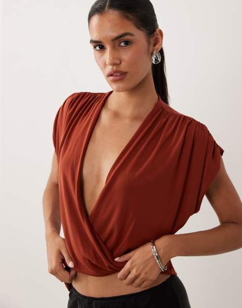 ASOS DESIGN Oberteil mit weichem Griff, asymmetrischem Fall und tiefem Ausschnitt in Rostrot - view 1