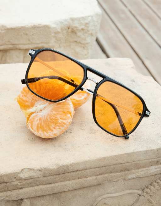 ASOS DESIGN - Occhiali da sole aviatore con montatura nera e lenti color ambra