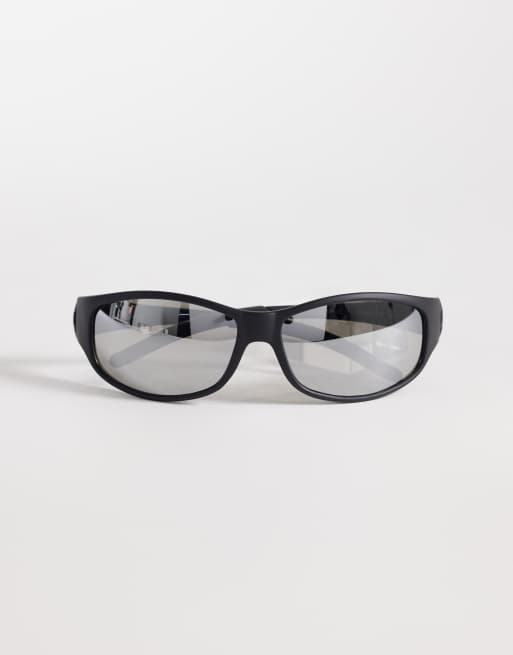 ASOS DESIGN - Occhiali da sole avvolgenti con montatura nera opaca e lenti a specchio, 3 di 3