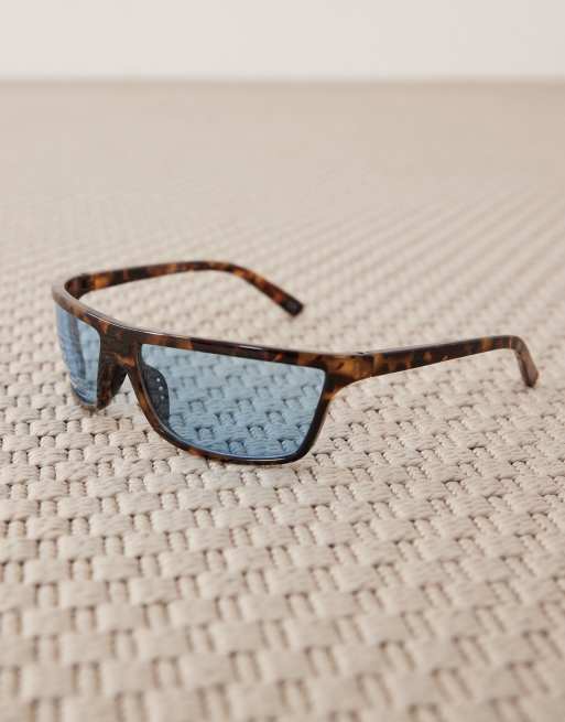 ASOS DESIGN - Occhiali da sole avvolgenti con montatura tartarugata e lenti blu, 2 di 3