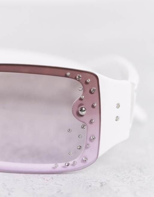 ASOS DESIGN - Occhiali da sole con effetto trapuntato sulle tempie bianchi con lenti con strass, 3 di 4
