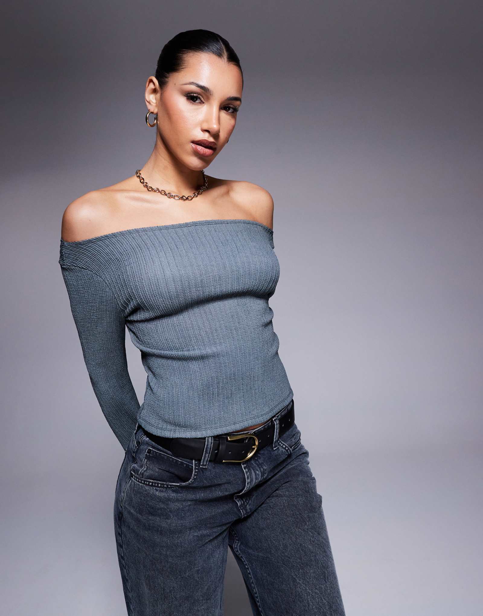 Приталенный топ с открытыми плечами и длинным рукавом ASOS DESIGN из шифера в складку