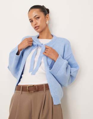 ASOS DESIGN - Offene Strickjacke in Blau mit Schleife am Ausschnitt