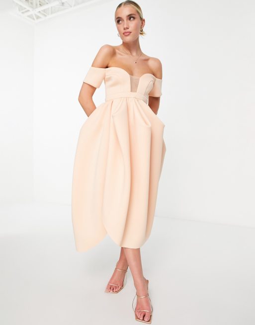 ASOS DESIGN - Offshoulder midi-gallakjole med mesh-indsats i lyserød