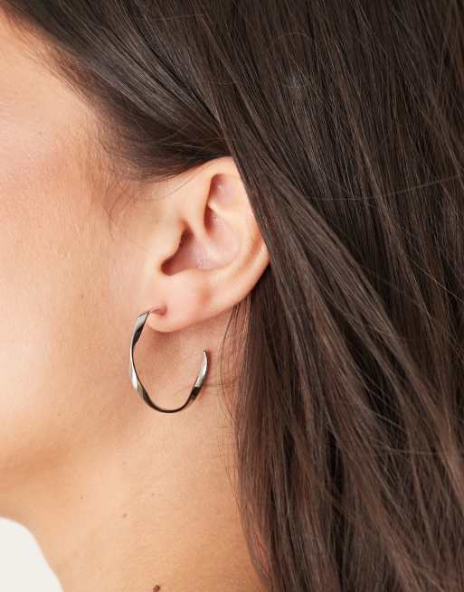 ASOS DESIGN – Ohrringe aus wasserabweisendem Edelstahl mit verdrehtem Design in Silber-Optik