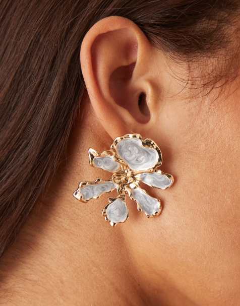 ASOS DESIGN – Ohrstecker in Gold-Optik mit blauer Blumenverzierung - view 1