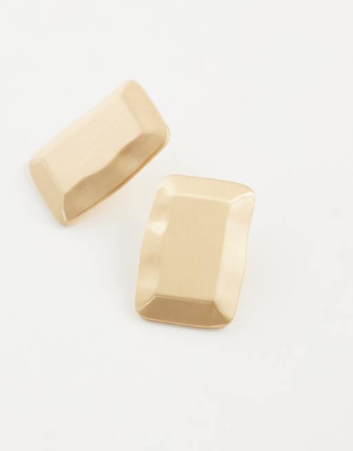 ASOS DESIGN Ohrstecker mit quadratischem Design in gebürsteter Goldoptik, 3 von 4