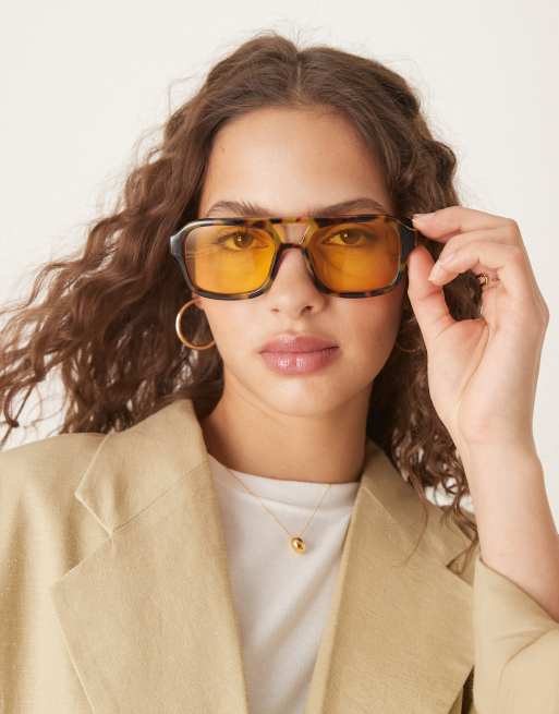 ASOS DESIGN – Okulary przeciwsłoneczne typu aviator z mlecznymi szylkretowymi oprawkami i żółtymi soczewkami