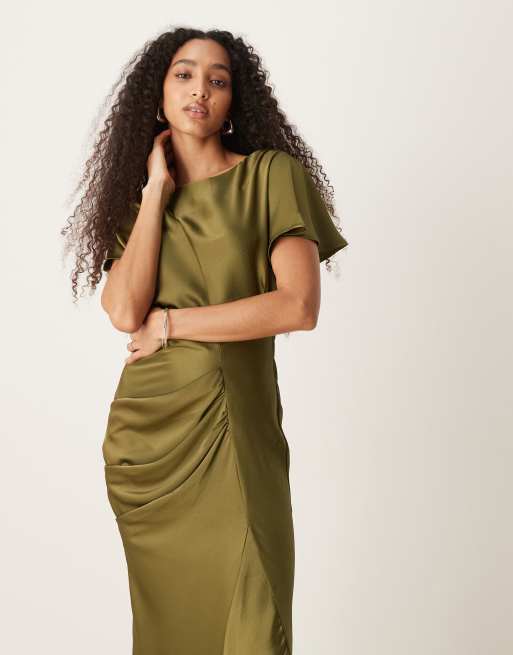 ASOS DESIGN - Olivengrøn maxikjole med flagrende ærmer i satin, 2 af 4