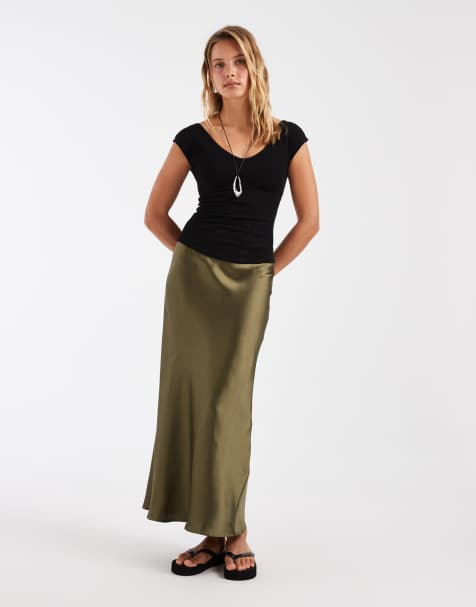 ASOS DESIGN - Olivengrøn midinederdel med skråsnit i satin - view 1