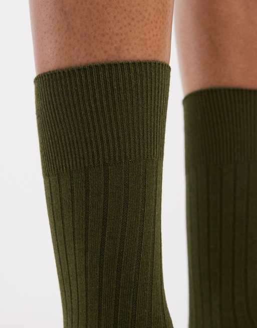 ASOS DESIGN - Olivengrønne ribstrikkede sokker med fold, 2 af 3