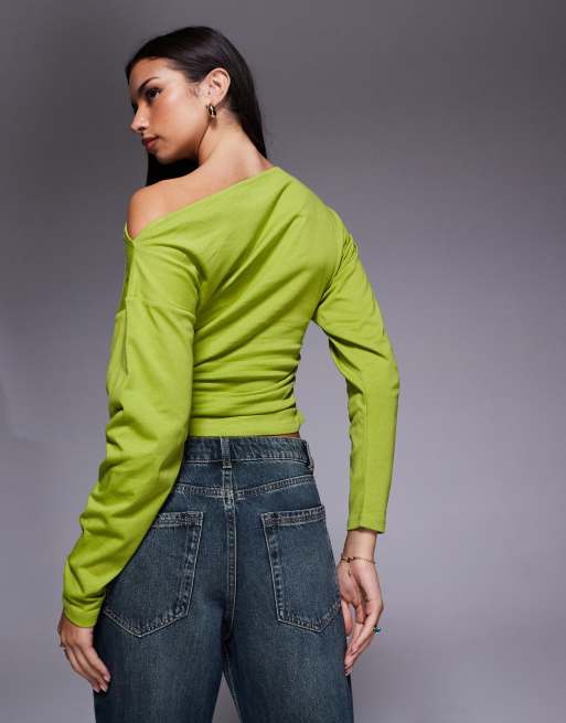 ASOS DESIGN – Olivgrön, asymmetrisk topp med bara axlar, långa ärmar och markerad midja, 4 av 4